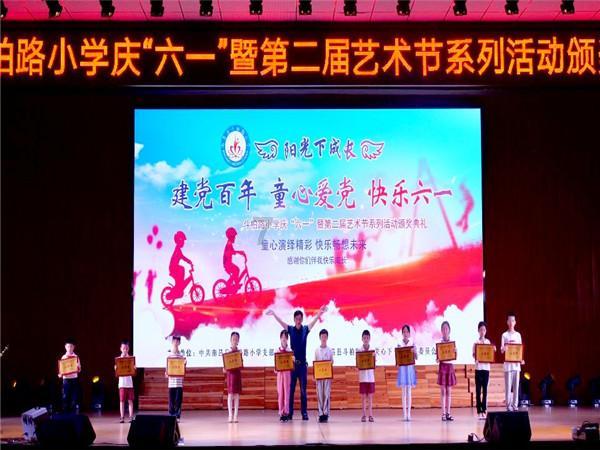 【每日新说】大学生爬火车被电伤  跟风“网红打卡”需长点心